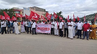 கிருஷ்ணகிரியில் மத்திய அரசை கண்டித்து சிபிஎம், சிபிஐ கட்சிகள் ஆர்ப்பாட்டம்