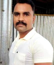 தேனியில் புகையிலைப் பொருள்கள் பதுக்கல் வழக்கில் காவலா் கைது