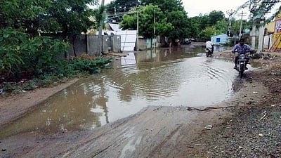 ராமநாதபுரம் மாவட்டம் முழுவதிலும் பரவலான மழை: பல மணி நேரம் மின் தடையால் பொதுமக்கள் அவதி