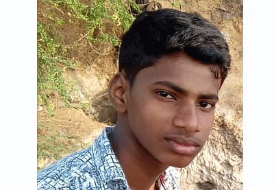 இணைய வழி பாடம் புரியாததால் மாணவர் தற்கொலை