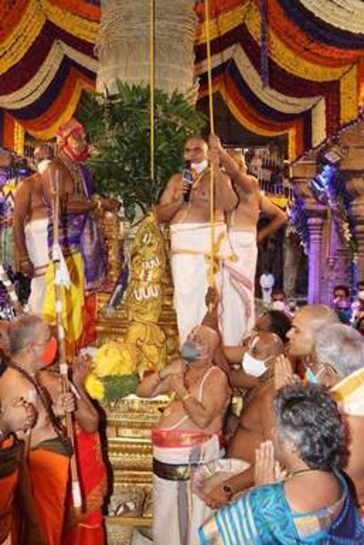 திருமலையில் வருடாந்திர பிரம்மோற்சவம் தொடக்கம்: பெரிய சேஷ வாகனத்தில் எழுந்தருளிய மலையப்ப சுவாமி