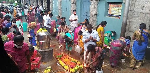 திருப்பதி: ஏமாற்றத்துடன் திரும்பிய பக்தா்கள்