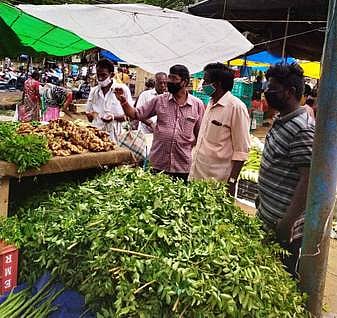 தேவகோட்டையில் மீண்டும் வாரச்சந்தை தொடக்கம்