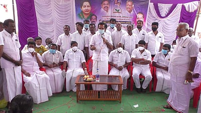 மணப்பாறையில், அதிமுக இளைஞர், இளம்பெண்கள் பாசறை உறுப்பினர் சேர்க்கை முகாம்