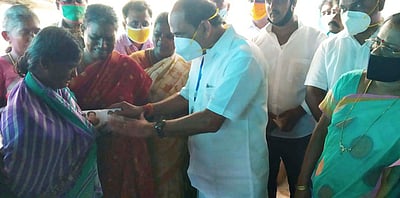 மின்சாரம் பாய்ந்து உயிரிழந்த விவசாயி குடும்பத்துக்கு நிதியுதவி