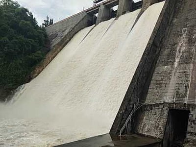 வேகமாக நிரம்பி வரும் பில்லூா் அணை:11 ஆயிரம் கனஅடி உபரி நீா் வெளியேற்றம்