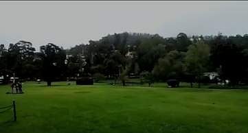 வார விடுமுறை தினத்தி்ல் சுற்றுலாப் பயணிகள் வரத்து குறைவால் வெறிச்சோடிய பூங்காக்கள்