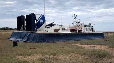 கோடியக்கரையில் அதிநவீன படகில் கடலோரக் காவல் படை கண்காணிப்பு