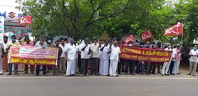 ஸ்ரீவிலி. சாலைப் போக்குவரத்து தொழிலாளர்கள் ஆர்ப்பாட்டம்