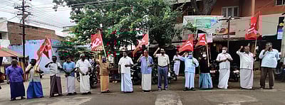 வேளாண் மசோதாவை எதிர்த்து கம்பத்தில் ஆர்ப்பாட்டம்