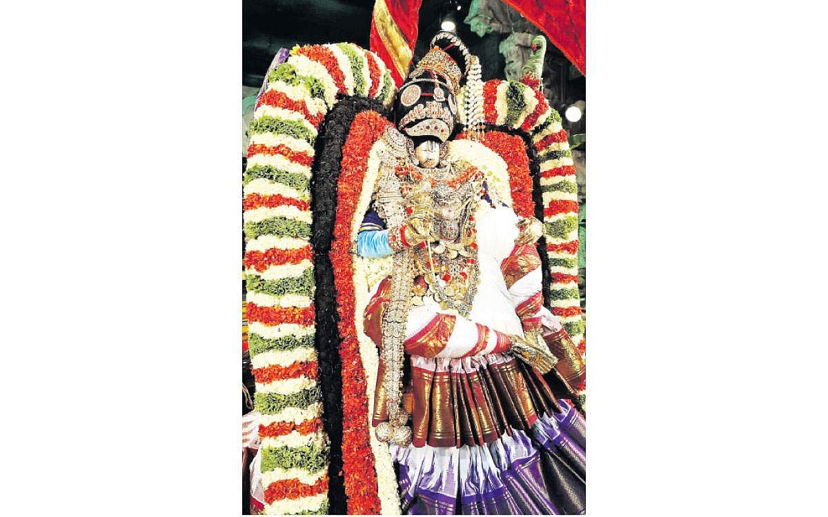  பிரம்மோற்சவம் 5-ஆம் நாள்: மோகினி அவதாரத்தில் மலையப்பர் புறப்பாடு