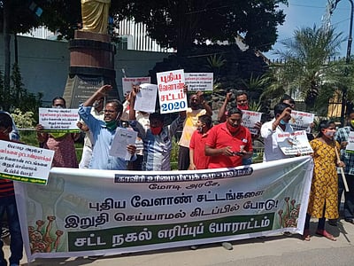 புதுச்சேரியில் காவிரி உரிமை மீட்புக் குழு திடீர் போராட்டம்