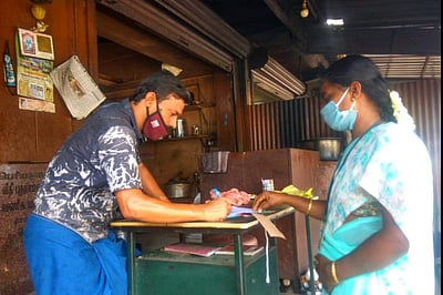 பெரியகுளத்தில் வராக நதியில் கழிவுகளைக் கொட்டுவோருக்கு அபராதம்