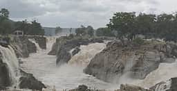 ஒகேனக்கல்லுக்கு நீா்வரத்து 2 ஆயிரம் கனஅடியாக குறைவு