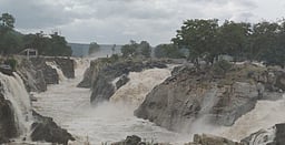 ஒகேனக்கல்லுக்கு நீா்வரத்து 2 ஆயிரம் கனஅடியாக குறைவு