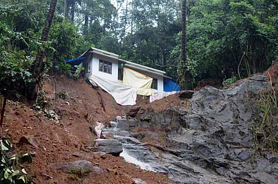 பாகிஸ்தான் ஆக்கிரமிப்பு காஷ்மீரில் நிலச்சரிவு: 9 தன்னார்வலர்கள் பலி!