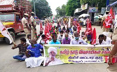 கலவையில் மறியலில் ஈடுபட்ட விவசாய சங்கத்தினர் 45 பேர் கைது