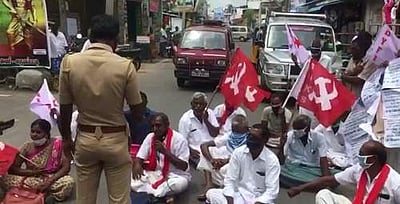 நாமக்கலில் வேளாண் மசோதாக்களை திரும்ப பெற வலியுறுத்தி விவசாயிகள் சாலை மறியல்