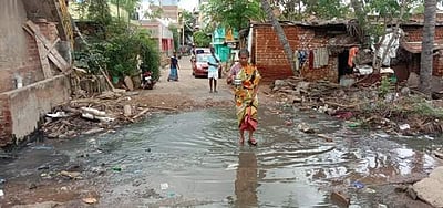 கம்பத்தில் கழிவுநீர் தெருவில் செல்வதால் நோய்த்தொற்று அபாயம்