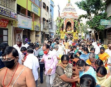 ஈரோடு கோட்டை கஸ்தூரி அரங்கநாதா் கோயிலில் தேரோட்டம்