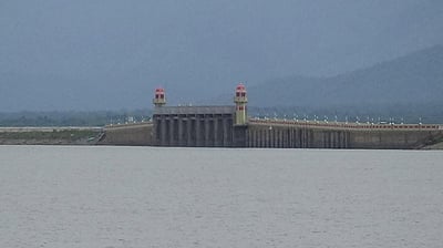 102 அடியாக நீடிக்கும் பவானிசாகா் அணை நீா்மட்டம்