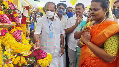 கோவில்பட்டியில் ஆா்.டி.ஜி. ஜவுளிக்கடை திறப்பு விழா