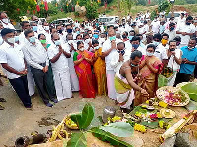 மதுரை மீனாட்சி அம்மன் கோயில் மண்டப பணிக்கு ராசிபுரத்தில் கற்கள் வெட்டி எடுப்பு