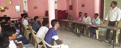 காவலா் தோ்வுக்கு வழிகாட்டும் முகாம்