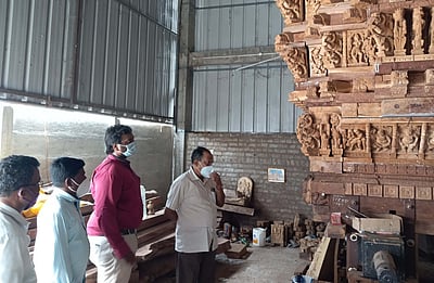 வந்தவாசியில் கோயில் தோ் செய்யும் பணிகள் ஆய்வு