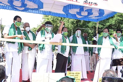 வேளாண் மசோதாக்கள் விவசாயிகளை பாதுகாப்பதற்கு அல்ல:  துரைமுருகன் குற்றச்சாட்டு