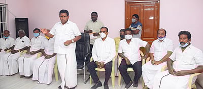 மழைக்கு முன்பாக பாசனக் கால்வாய்களைத் தூா்வார வேண்டும்: திமுக விவசாய அணி