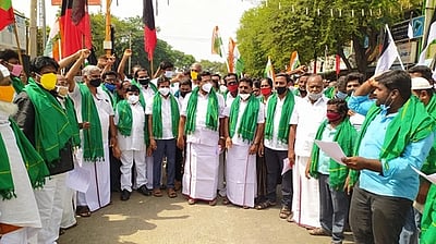 ஓமலூா் பகுதியில் திமுக தலைமையில் அனைத்துக் கட்சியினா் ஆா்ப்பாட்டம்