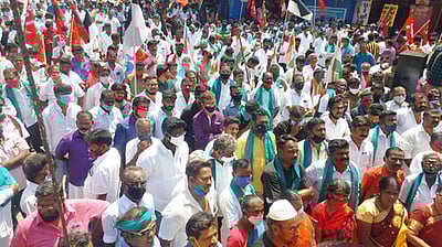 திண்டுக்கல், தேனி மாவட்டங்களில்திமுக கூட்டணி கட்சியினா் ஆா்ப்பாட்டம்