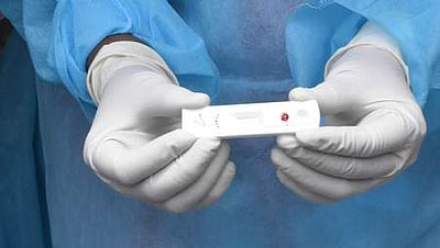 நொய்டாவில் 4 லட்சம் போலி 'ராபிட் கருவிகள்' பறிமுதல்