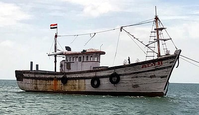 ராமேசுவரம் துறைமுகத்துக்கு கொண்டு வரப்பட்ட கேரள விசைப்படகுகள்