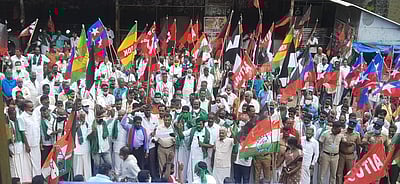 வால்பாறையில் திமுக கூட்டணி கட்சிகள் ஆா்பாட்டம்