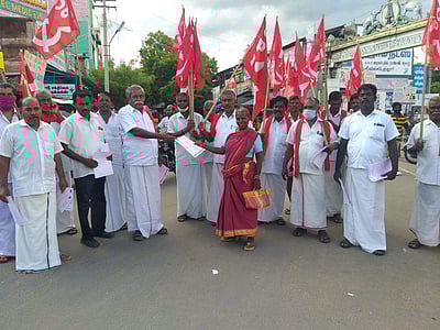 ஸ்ரீவில்லிபுத்தூரில் இந்திய கம்யூனிஸ்ட் கட்சியின் சார்பில்  துண்டுப்பிரச்சாரம்