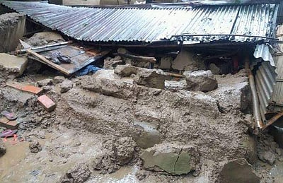 உ.பி. கனமழையில் சுவர் இடிந்து விபத்து: தாய்-மகள் உயிரிழப்பு