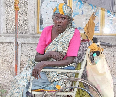 'குழந்தைகளைச் சிரமப்பட்டு ஆளாக்கினோம்; முதுமையில் கைவிட்டுவிடுகின்றனர்'