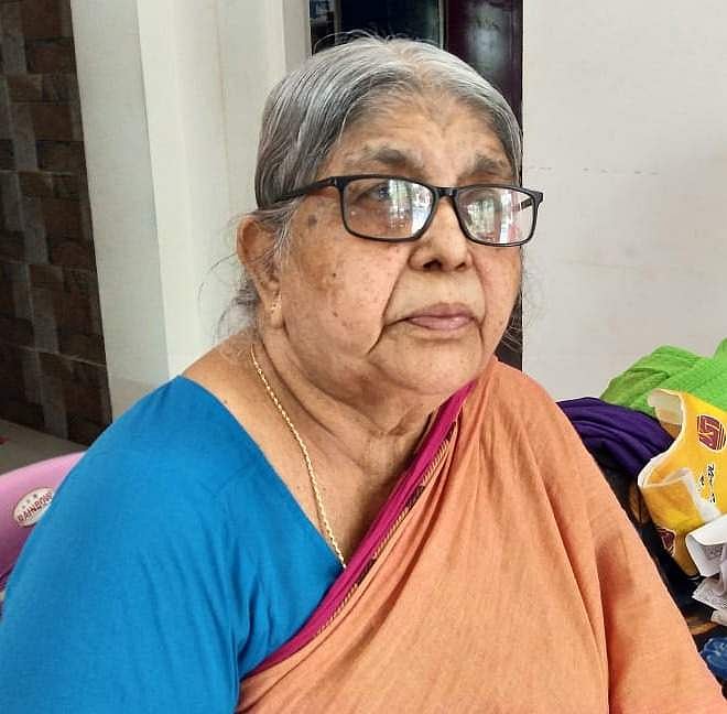 இல்லம் நடத்தி சேவை புரிந்த மனம் இன்று முதியோர் உதவித்தொகையுடன் காலந்தள்ளுகிறது