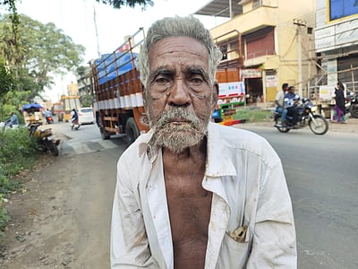 நம்பிக்கையால் உயிர்வாழும் முதியோர்