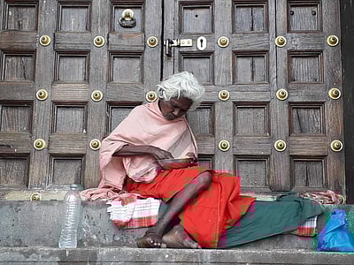 ஆண்டவன் சன்னதியில் 20 ஆண்டுகளுக்கு மேலாக ஓடும் வாழ்க்கை