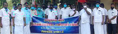 சிவகங்கையில் நியாய விலைக் கடை பணியாளா்கள் ஆா்ப்பாட்டம்