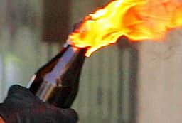 நெல்லையில் பெட்ரோல் குண்டு வீச்சு