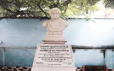 கவித்துவம் பிறந்தது கங்கைக்கரையினிலே!