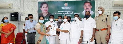 ஈரோடு மாவட்டத்தில் 13 ஆசிரியர்களுக்கு நல்லாசிரியர் விருது அளிப்பு