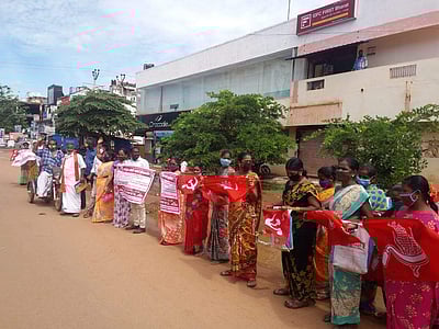 காரைக்குடியில் தனியார் நிதி நிறுவனத்தைக் கண்டித்து இந்திய கம்யூ. கட்சியினர் ஆர்ப்பாட்டம்