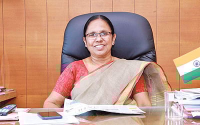 பொருத்தமான பெண் ஆளுமை!