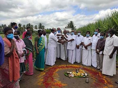 ஓமலூரில் ரூ.1 கோடி மதிப்பில் சாலை அமைக்கும் பணி தொடக்கம்
