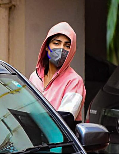 போதைப் பொருள் வழக்கில் நடிகை ரியா கைது  - புகைப்படங்கள்